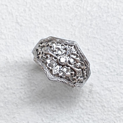 SMALL　LACY　CROSS　SHIELD　RING　ALL　PAVE