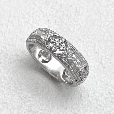 SMALL FLAT ENGRAVED BAND W/PRINCESS ROUND with dia