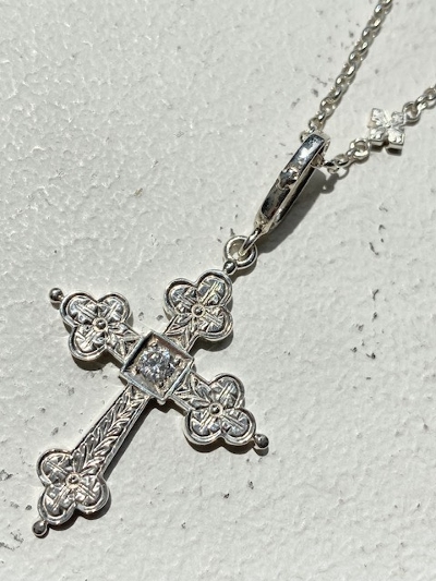 GOTHIC CROSS NECKLACE