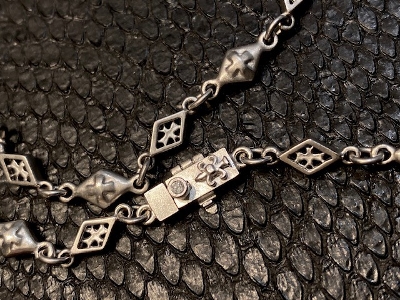 MIXED DIAMOND SHAPED/CROSS OPEN/SOLID/19INCH WHITE GOLD