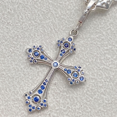 MINI ENGRVED GOTHIC CROSS POINTY ARMS　BlurSapphire