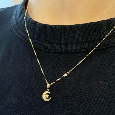 PETITE CRESCENT MOOM NECKLACE yellow gold