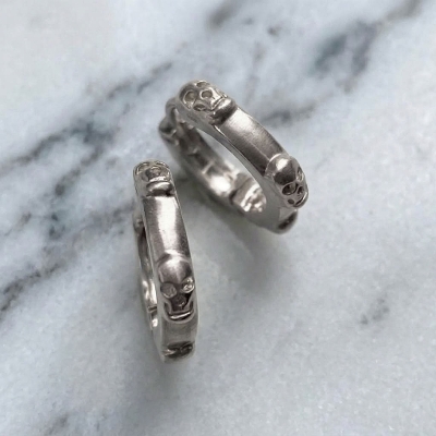 TINY SKULL HINGED HOOPS 18k White Gold