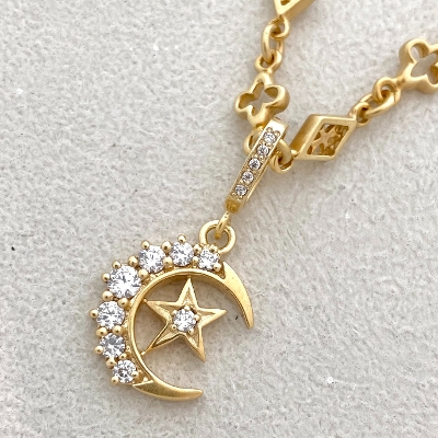 CRESCENT MOON / STAR PENDANT 18k Yellow Gold / DIAMONDS