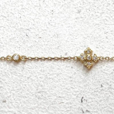 PETITE FANCY CROSS BRACELET 18k Yellow Gold / DIAMONS