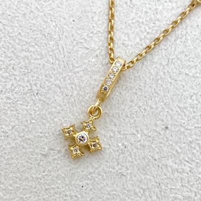 TINY FANCY CROSS PENDANT 18k Yellow Gold / DIAMONDS