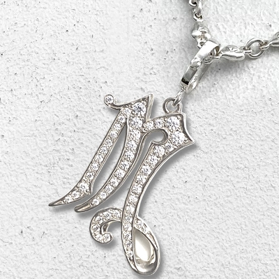 MEDIVAL INITIAL PENDANT"M"