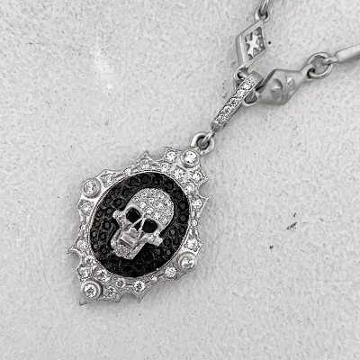 MINIhQUEEN OF SPADES" PENDANT / SKULL APPLIQUE 18k White Gold / DIAMONDS / BLACK DIAMONDS