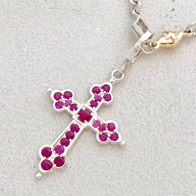 MEDIUM GOTHIC CROSS PENDANT Silver / Ruby