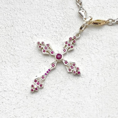 SMALL ANGEL CROSS PENDANT Silver / Ruby