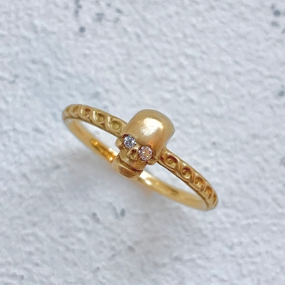 SKULL RING / 18k Yellow Gold / DIAMONDS ON EYES