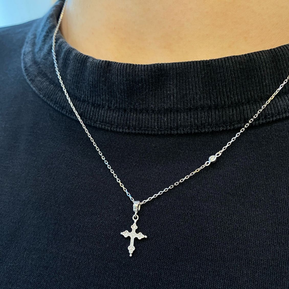 PETITE GOTHIC CROSS NECKLACE ローリーロドキン PETITE GOTHIC CROSS NECKLACE 18k White Gold / DIAMONDS NECKLACE