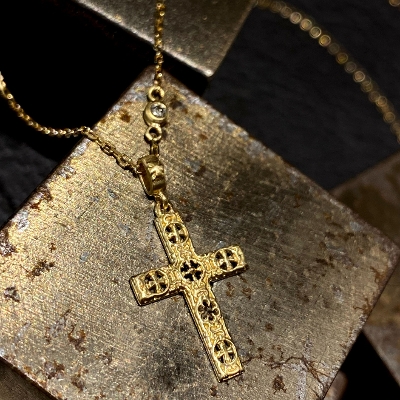 PETITE SERIES CROSS NECKLACE