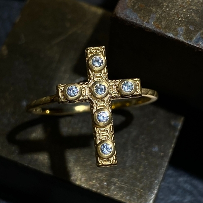 PETITE CROSS RING with Dia