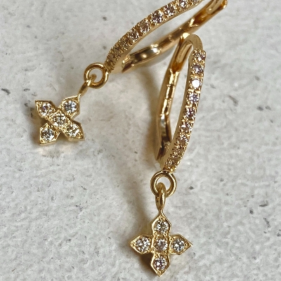 PRONG SET EARWIRES SMALL PRINCESS CROSS 18k Yellow Gold / DIAMONDS