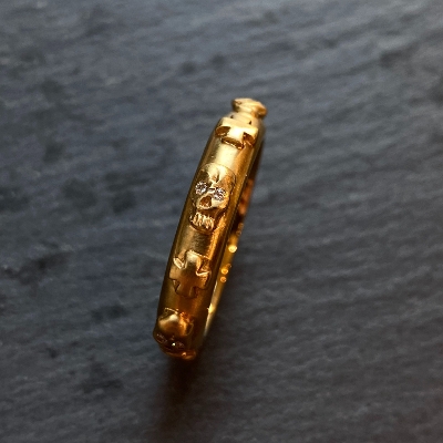 TINY CONTINOUS SKULL and CROSS BAND / 18k Yellow Gold / DIAMONDS on Eyes / Ssize