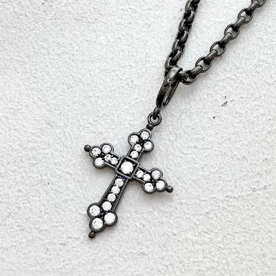 MEDIUM GOTHIC CROSS /ZIRCONIA BLACK RUTHENIUM