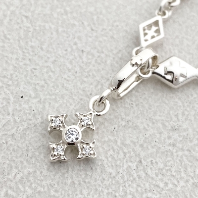 TINY FANCY CROSS PENDANT Silver / Zirconia