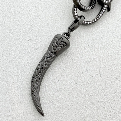 SMALL ENGRAVED CLEW PENDANT/BLACK RUTHENIUM