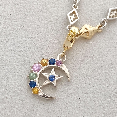 CRESCENT MOON/STAR PENDANT Mlt.Color Sapp